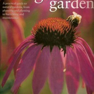 the organic garden A practical guide to natural gardens, from planning and planting to harvesting and maintenance - 7353