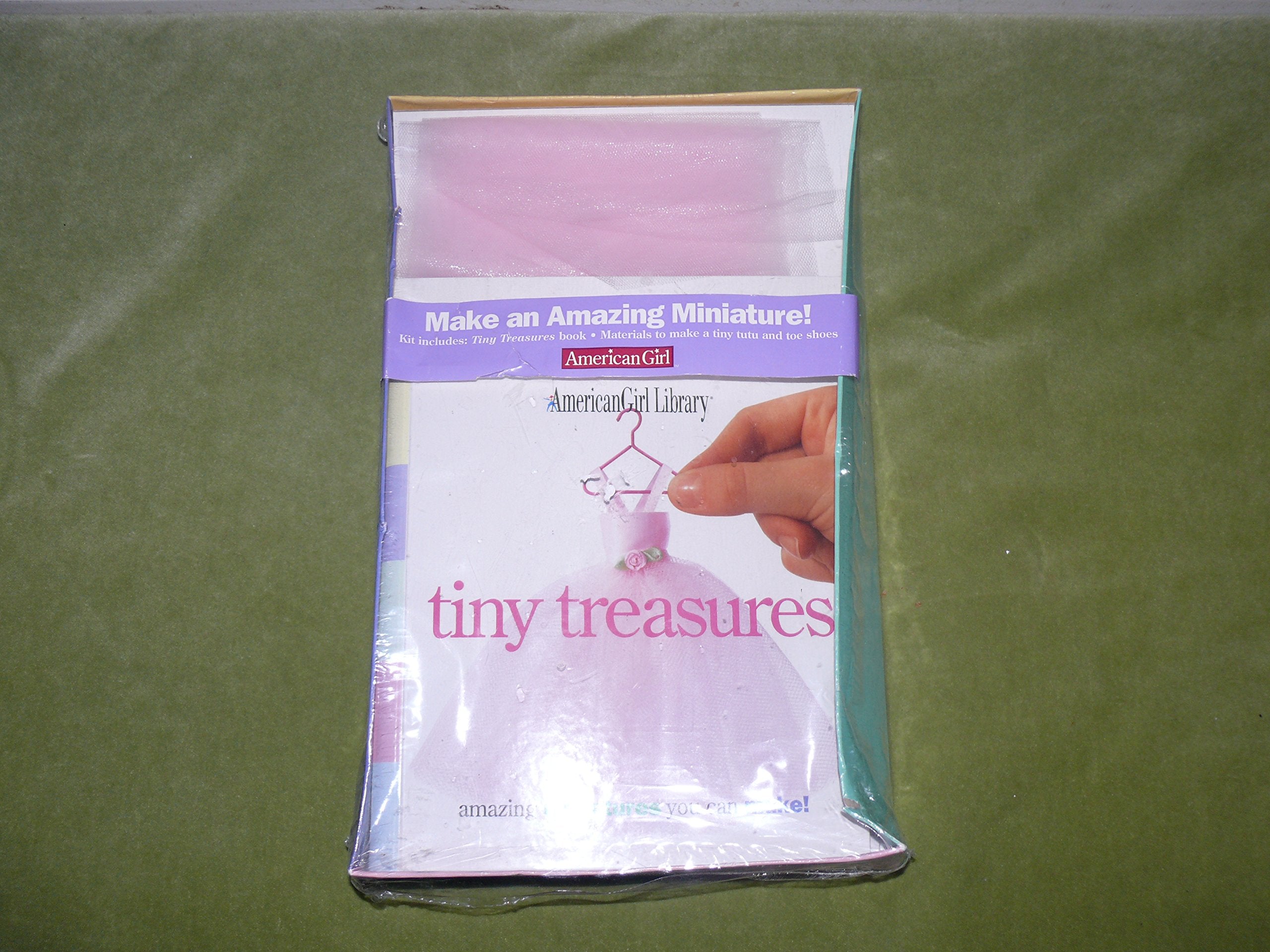 Tiny Treasures: Amazing Miniatures You Can Make! (American Girl Library) - 3001