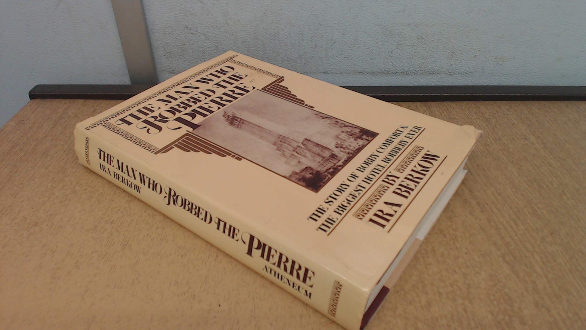 The Man Who Robbed The Pierre: The Story of Bobby Comfort and the Biggest Hotel Robbery Ever - 6824